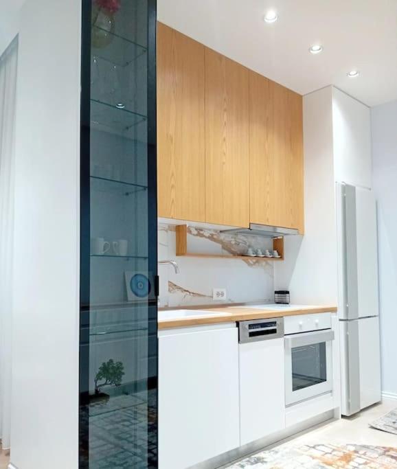 Tirana Road Blloku Area Apartment Luaran gambar