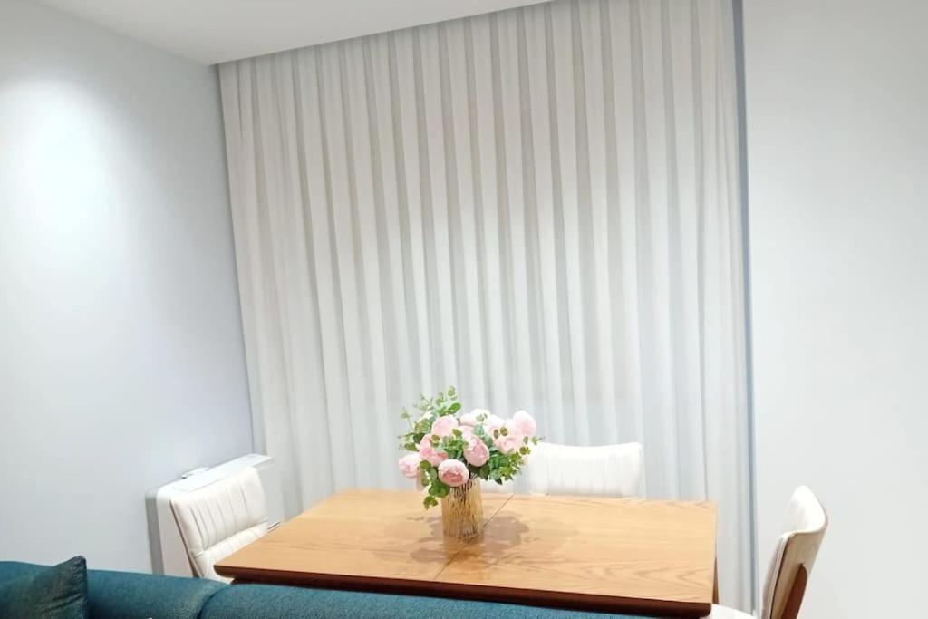 Tirana Road Blloku Area Apartment Luaran gambar